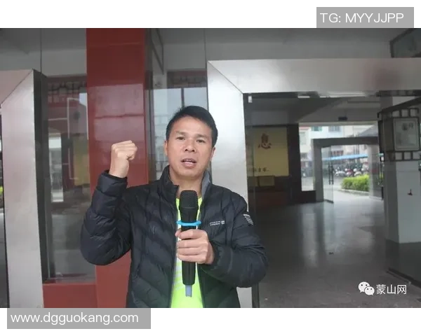 足球情侣手链让爱在绿茵场上绽放共同追逐梦想的浪漫象征